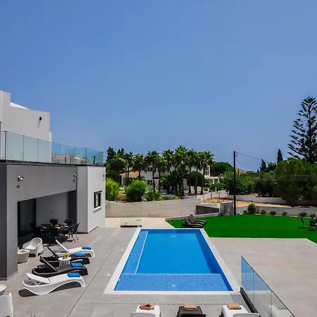 Exclusive 7-bdr With Panoramic Views & Saltwater Swimming Pool! Ayia Napa
