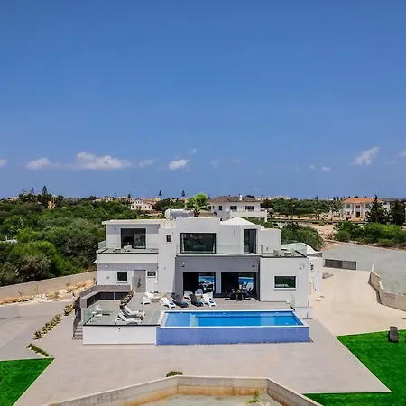 Villa Exclusive 7-bdr With Panoramic Views & Saltwater Swimming Pool! *