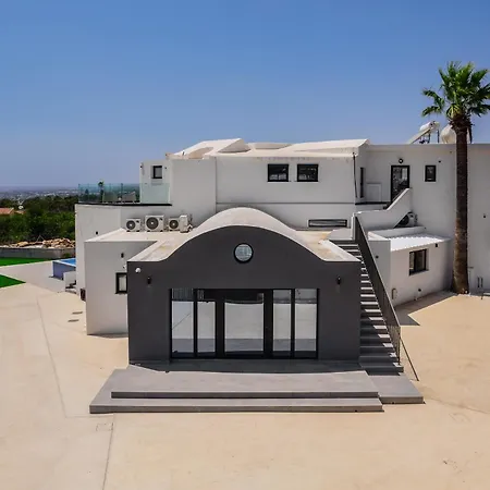 Villa Exclusive 7-bdr With Panoramic Views & Saltwater Swimming Pool!