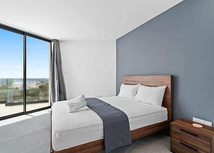 Exclusive 7-bdr With Panoramic Views & Saltwater Swimming Pool! アヤナパ