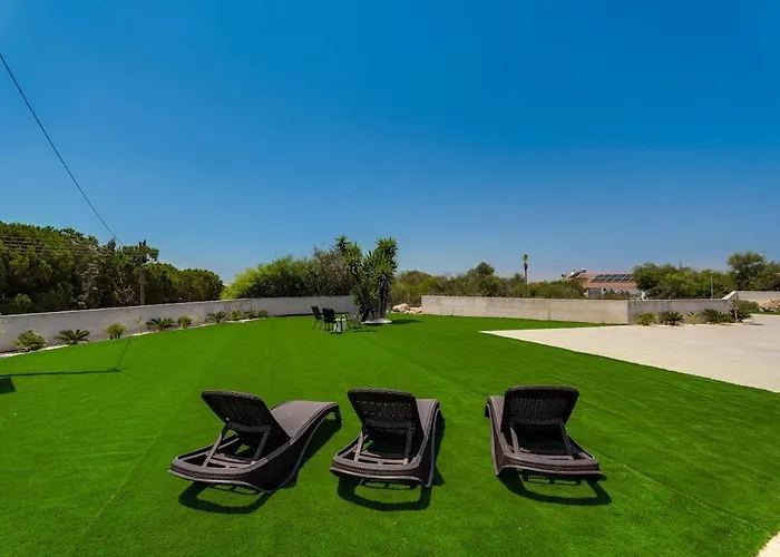 Exclusive 7-bdr With Panoramic Views & Saltwater Swimming Pool! *