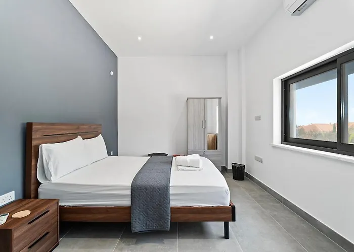 Exclusive 7-bdr With Panoramic Views & Saltwater Swimming Pool!