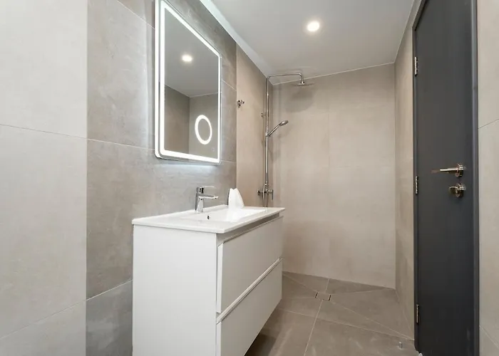 Exclusive 7-bdr With Panoramic Views & Saltwater Swimming Pool! *