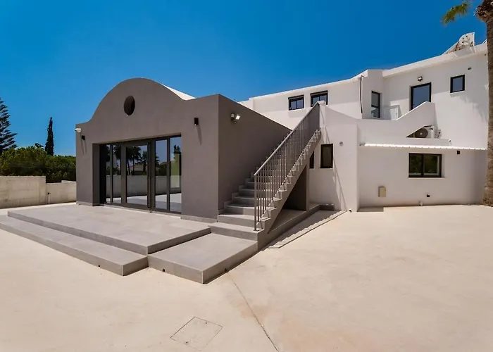 Exclusive 7-bdr With Panoramic Views & Saltwater Swimming Pool! *