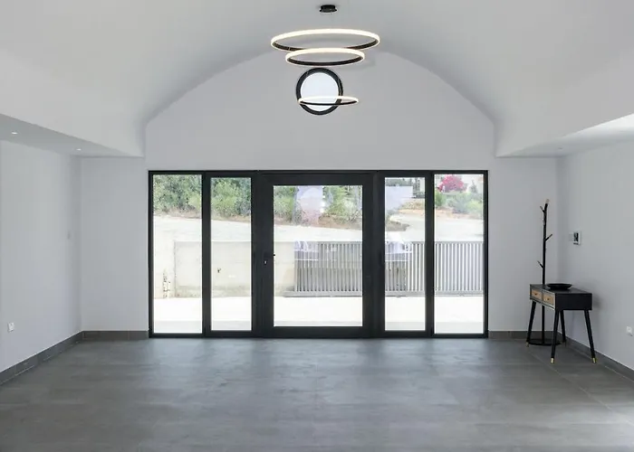 Exclusive 7-bdr With Panoramic Views & Saltwater Swimming Pool! アヤナパ