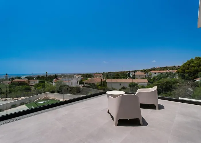 Exclusive 7-bdr With Panoramic Views & Saltwater Swimming Pool!