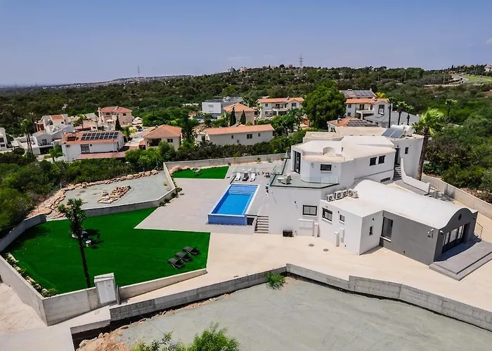 Exclusive 7-bdr With Panoramic Views & Saltwater Swimming Pool!