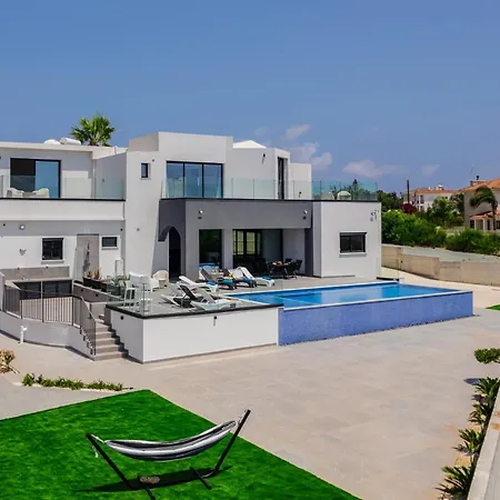 Exclusive 7-bdr With Panoramic Views & Saltwater Swimming Pool!