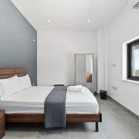 Exclusive 7-bdr With Panoramic Views & Saltwater Swimming Pool!