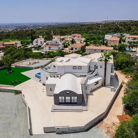 Exclusive 7-bdr With Panoramic Views & Saltwater Swimming Pool! *