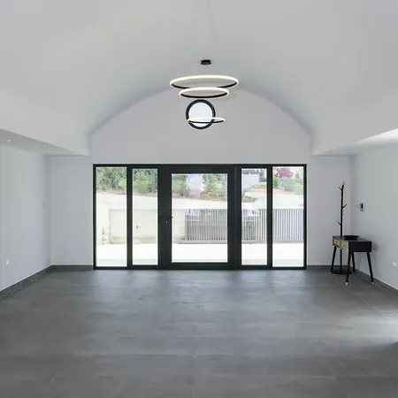 Exclusive 7-bdr With Panoramic Views & Saltwater Swimming Pool! Αγία Νάπα