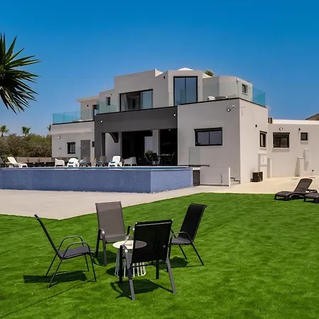 Exclusive 7-bdr With Panoramic Views & Saltwater Swimming Pool! ヴィラ *