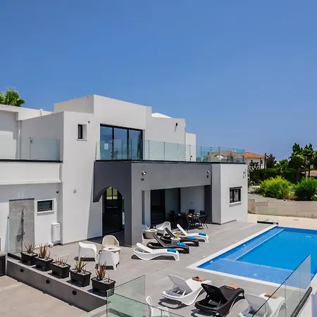 Exclusive 7-bdr With Panoramic Views & Saltwater Swimming Pool!