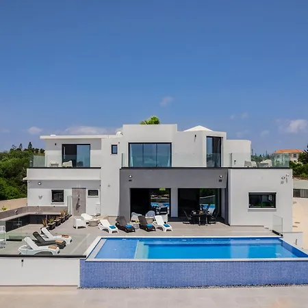 Βίλα Exclusive 7-bdr With Panoramic Views & Saltwater Swimming Pool! *