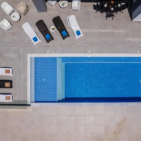 Exclusive 7-bdr With Panoramic Views & Saltwater Swimming Pool! アヤナパ