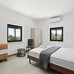 Exclusive 7-bdr With Panoramic Views & Saltwater Swimming Pool! 别墅