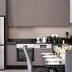Exclusive 7-bdr With Panoramic Views & Saltwater Swimming Pool! 别墅 *