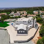 Exclusive 7-bdr With Panoramic Views & Saltwater Swimming Pool! *