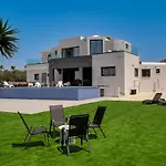 Exclusive 7-bdr With Panoramic Views & Saltwater Swimming Pool! 别墅 *