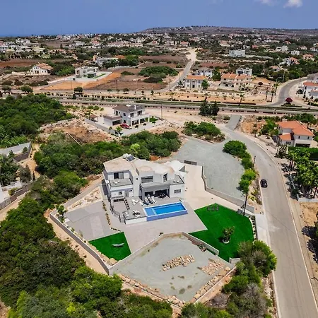 Exclusive 7-bdr With Panoramic Views & Saltwater Swimming Pool! Villa *