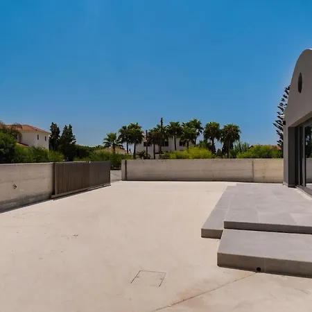 Exclusive 7-bdr With Panoramic Views & Saltwater Swimming Pool! Айя-Напа