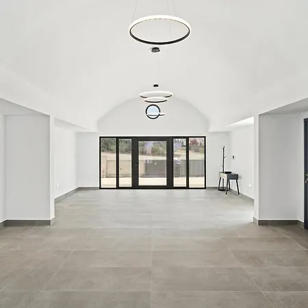 Exclusive 7-bdr With Panoramic Views & Saltwater Swimming Pool! Villa *