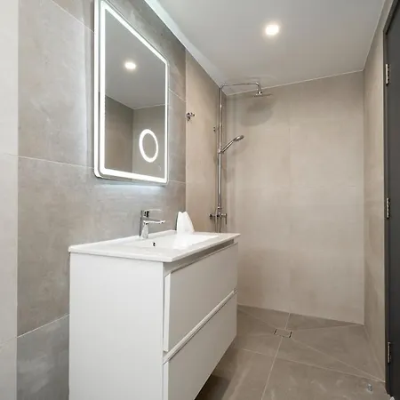 Exclusive 7-bdr With Panoramic Views & Saltwater Swimming Pool! *