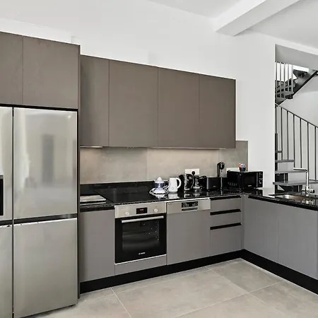 Exclusive 7-bdr With Panoramic Views & Saltwater Swimming Pool! Айя-Напа