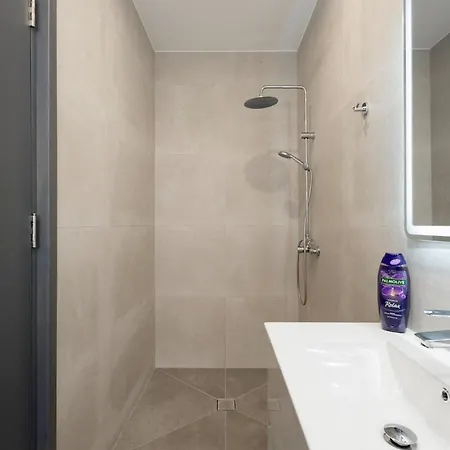 Exclusive 7-bdr With Panoramic Views & Saltwater Swimming Pool! Villa