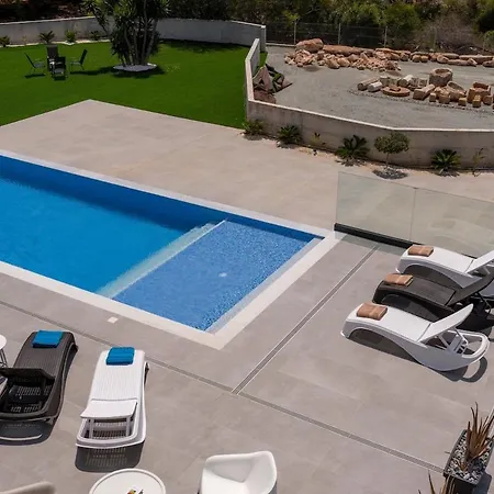 Villa Exclusive 7-bdr With Panoramic Views & Saltwater Swimming Pool!