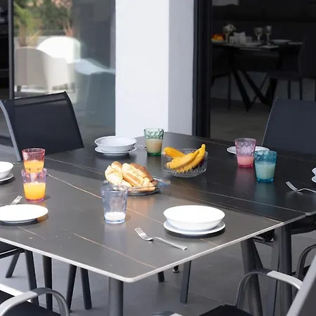 Exclusive 7-bdr With Panoramic Views & Saltwater Swimming Pool! Villa