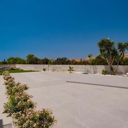 Exclusive 7-bdr With Panoramic Views & Saltwater Swimming Pool!