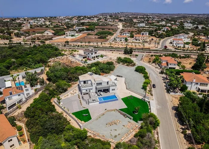 Exclusive 7-bdr With Panoramic Views & Saltwater Swimming Pool! Villa *