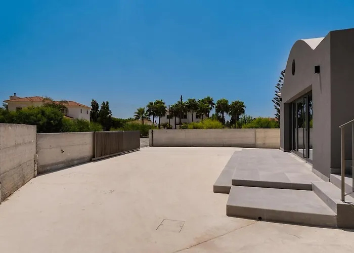 Exclusive 7-bdr With Panoramic Views & Saltwater Swimming Pool! Agia Napa