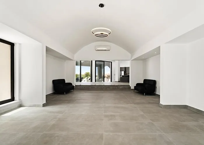 Villa Exclusive 7-bdr With Panoramic Views & Saltwater Swimming Pool!