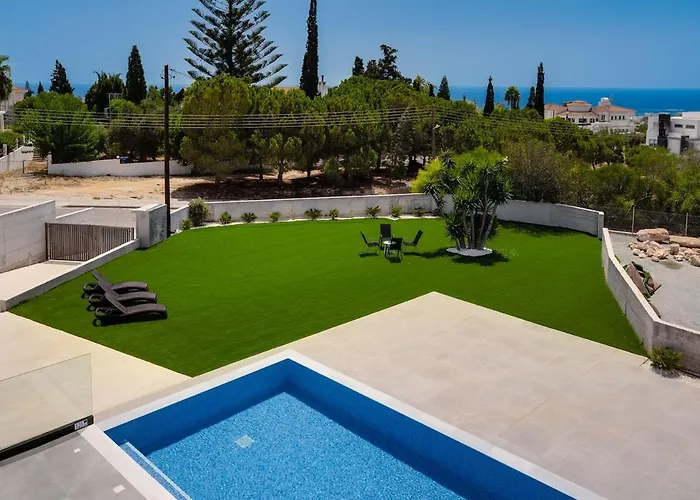 Exclusive 7-bdr With Panoramic Views & Saltwater Swimming Pool!