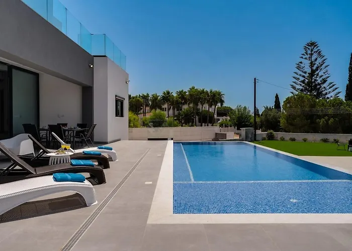 Villa Exclusive 7-bdr With Panoramic Views & Saltwater Swimming Pool! Agia Napa