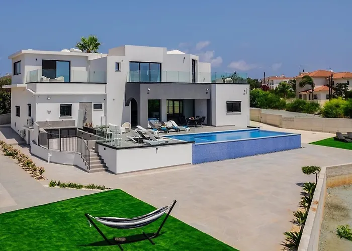 Villa Exclusive 7-bdr With Panoramic Views & Saltwater Swimming Pool!