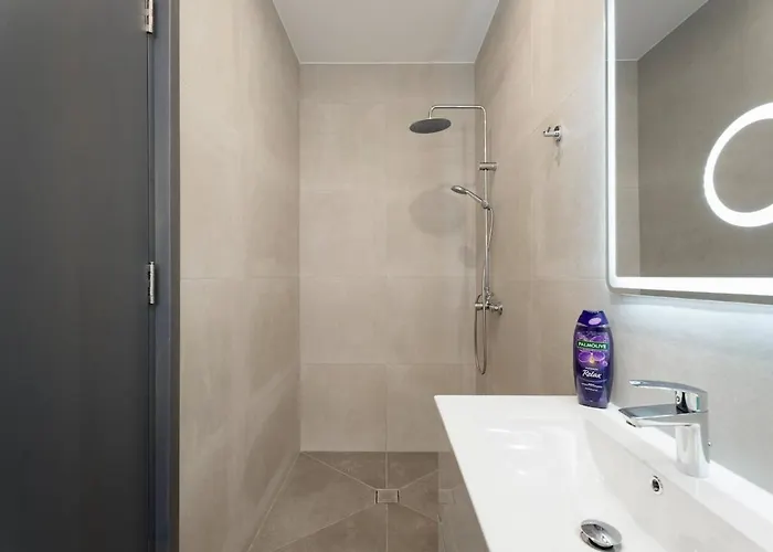 Exclusive 7-bdr With Panoramic Views & Saltwater Swimming Pool! Villa