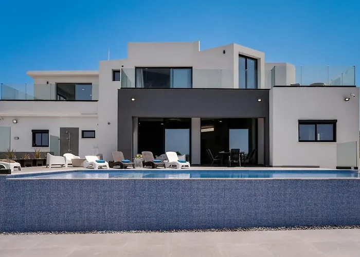 Exclusive 7-bdr With Panoramic Views & Saltwater Swimming Pool! Villa Agia Napa