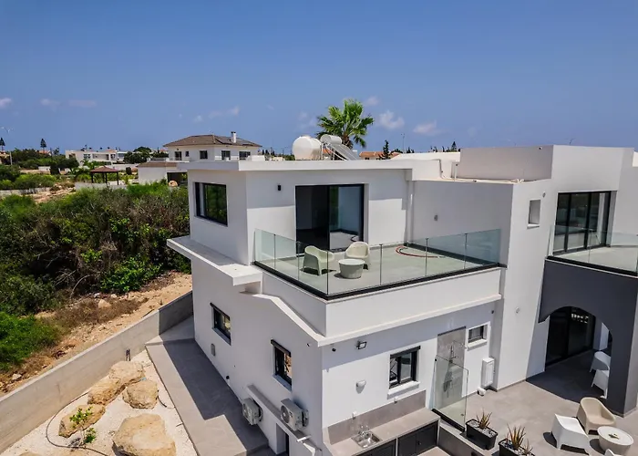 Villa Exclusive 7-bdr With Panoramic Views & Saltwater Swimming Pool!