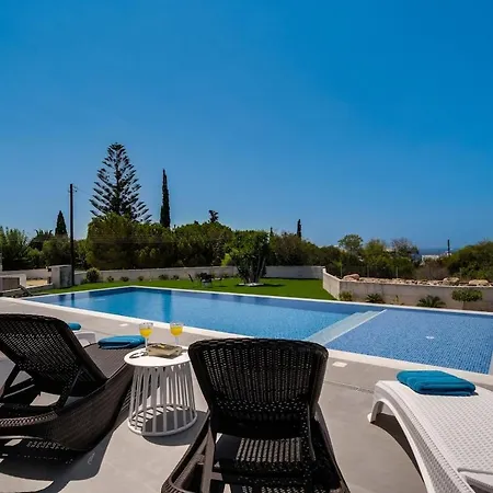 Exclusive 7-bdr With Panoramic Views & Saltwater Swimming Pool! Ajía Nápa