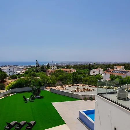 Exclusive 7-bdr With Panoramic Views & Saltwater Swimming Pool! *