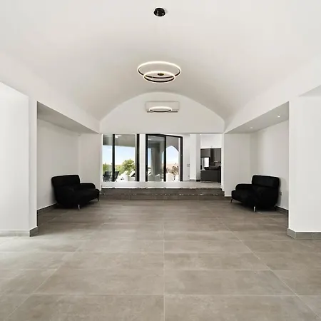 Villa Exclusive 7-bdr With Panoramic Views & Saltwater Swimming Pool!