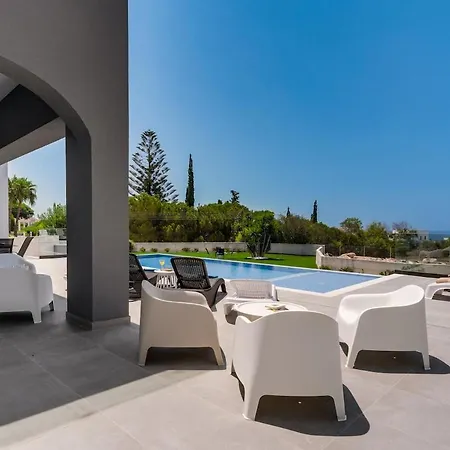 Exclusive 7-bdr With Panoramic Views & Saltwater Swimming Pool! Ajía Nápa