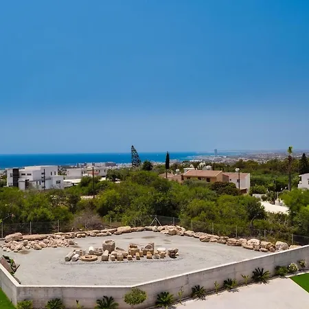 Exclusive 7-bdr With Panoramic Views & Saltwater Swimming Pool! Villa