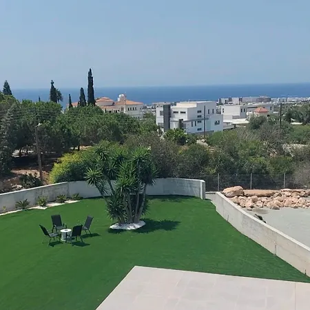 Exclusive 7-bdr With Panoramic Views & Saltwater Swimming Pool! Villa