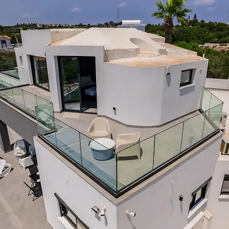 Exclusive 7-bdr With Panoramic Views & Saltwater Swimming Pool! Villa *