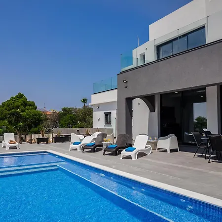 Exclusive 7-bdr With Panoramic Views & Saltwater Swimming Pool! Ajía Nápa