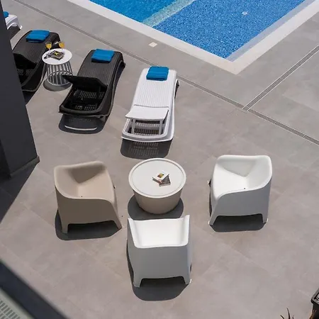 Exclusive 7-bdr With Panoramic Views & Saltwater Swimming Pool! Villa *